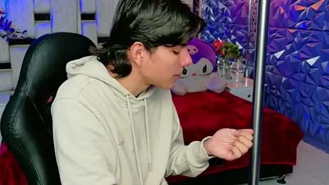 Snapshot of alandelrey57 chatting on March 2026 01:28:01 PM alandelrey57 online show from March 2026 01:28:01 PM