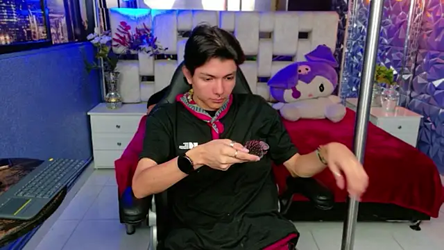 Snapshot of alandelrey57 chatting on March 2026 01:27:02 PM alandelrey57 online show from March 2026 01:27:02 PM