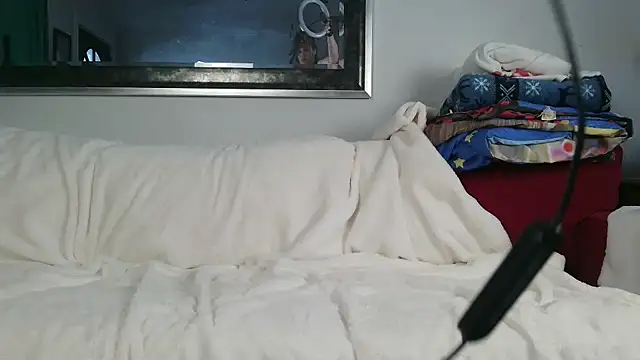 Snapshot of MamaFoxxx911 chatting on March 2026 05:18:02 PM MamaFoxxx911 online show from March 2026 05:18:02 PM