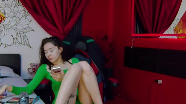 RavennMoonn online show from October 2025 07:33:01 PM