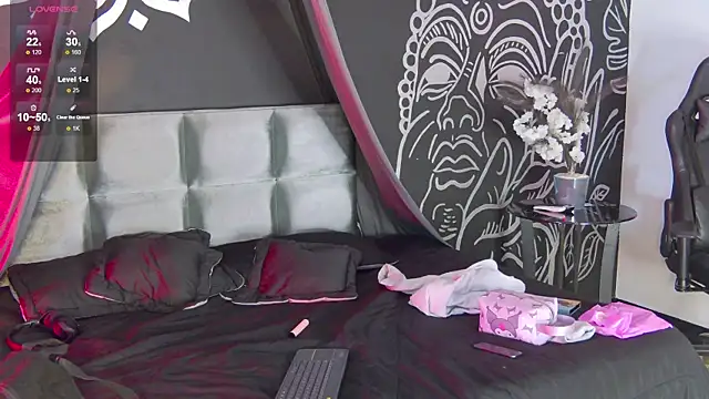 RavennMoonn online show from October 2025 06:16:02 PM