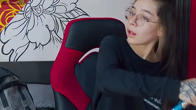 RavennMoonn online show from March 2026 01:15:01 PM