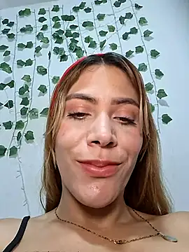 Elianasuarezz online show from April 2026 12:56:01 PM