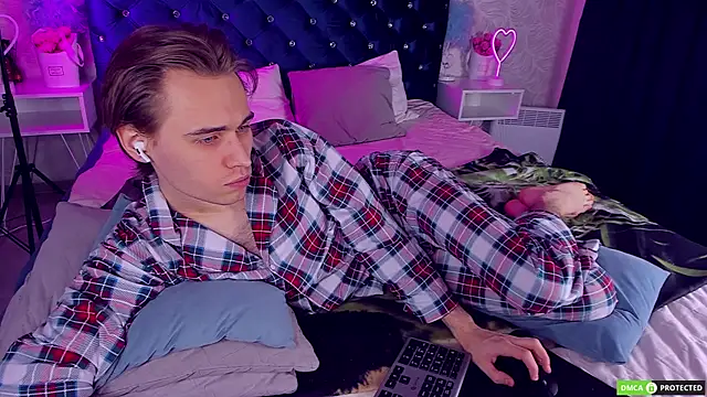 Snapshot of WilliamDyson chatting on December 2025 03:49:02 AM WilliamDyson online show from December 2025 03:49:02 AM