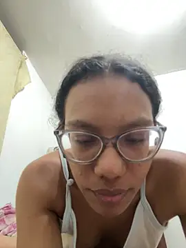 Snapshot of Valen1800 chatting on April 2026 11:51:02 PM Valen1800 online show from April 2026 11:51:02 PM