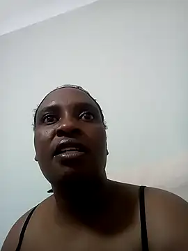 QueenRomaxx1 online show from November 2025 12:10:02 AM