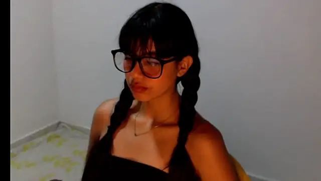meganmiauu online show from June 2026 06:43:02 PM