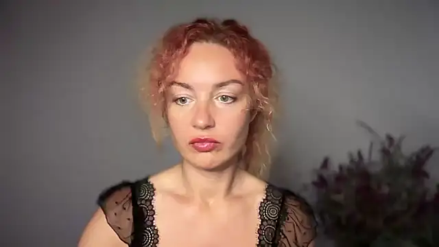 Snapshot of Reddgiirl chatting on October 2025 04:20:02 PM Reddgiirl online show from October 2025 04:20:02 PM