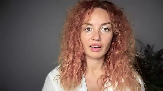 Snapshot of Reddgiirl chatting on October 2025 05:21:02 AM Reddgiirl online show from October 2025 05:21:02 AM