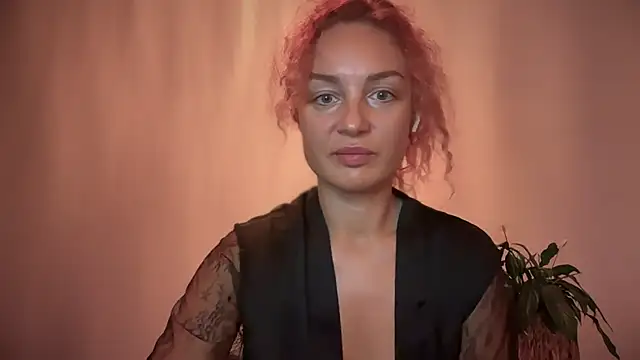 Snapshot of Reddgiirl chatting on October 2025 05:26:02 AM Reddgiirl online show from October 2025 05:26:02 AM