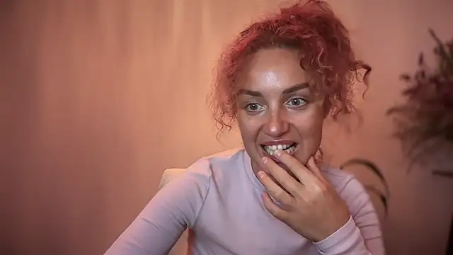 Snapshot of Reddgiirl chatting on October 2025 08:22:02 PM Reddgiirl online show from October 2025 08:22:02 PM