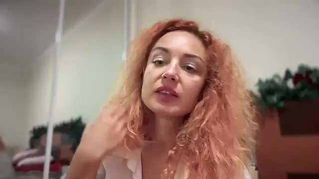 Snapshot of Reddgiirl chatting on November 2025 10:40:02 AM Reddgiirl online show from November 2025 10:40:02 AM