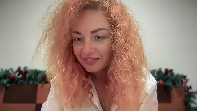 Snapshot of Reddgiirl chatting on November 2025 12:14:02 AM Reddgiirl online show from November 2025 12:14:02 AM