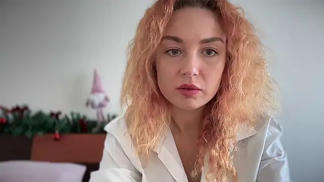 Snapshot of Reddgiirl chatting on December 2025 09:59:02 AM Reddgiirl online show from December 2025 09:59:02 AM