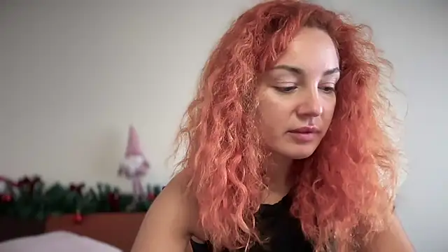 Snapshot of Reddgiirl chatting on December 2025 09:38:01 AM Reddgiirl online show from December 2025 09:38:01 AM