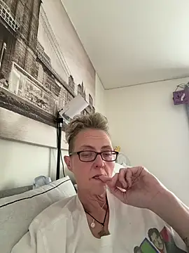Curvy-Jinx online show from May 2026 02:03:02 PM