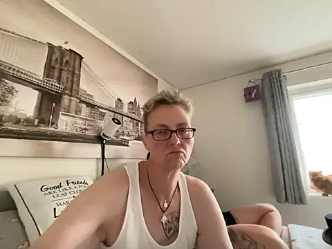 Curvy-Jinx online show from June 2026 07:27:02 PM