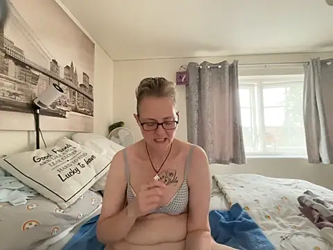 Curvy-Jinx online show from June 2026 08:34:01 AM