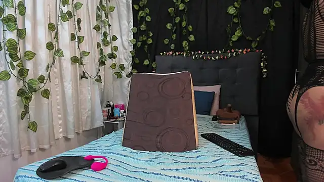 Delilah 85 online show from June 2026 06:32:02 PM