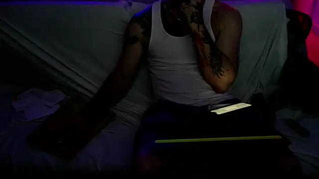 Snapshot of Luv2SuckBWC92 chatting on September 2025 08:40:01 AM Luv2SuckBWC92 online show from September 2025 08:40:01 AM