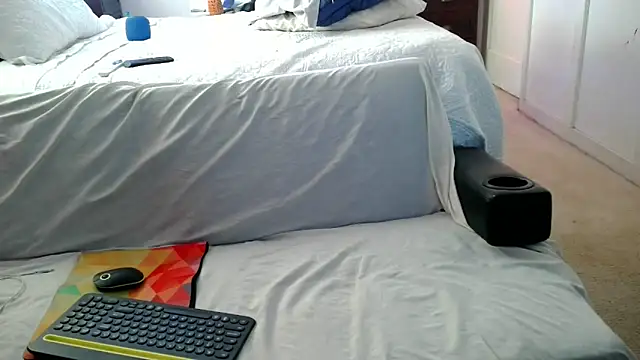 Snapshot of Luv2SuckBWC92 chatting on October 2025 10:28:02 PM Luv2SuckBWC92 online show from October 2025 10:28:02 PM