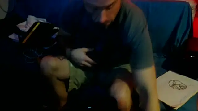 Snapshot of Luv2SuckBWC92 chatting on October 2025 04:12:01 AM Luv2SuckBWC92 online show from October 2025 04:12:01 AM