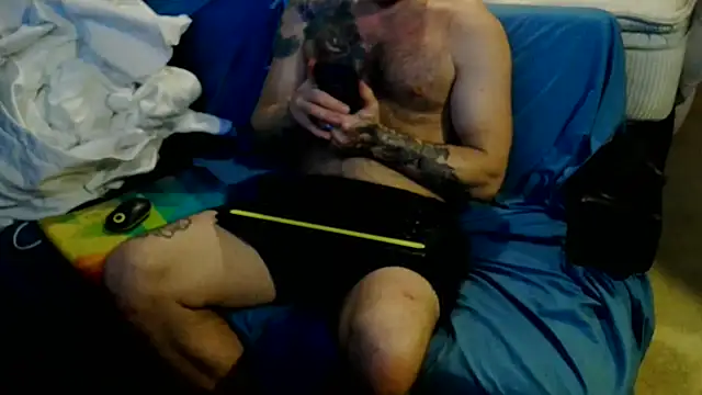 Snapshot of Luv2SuckBWC92 chatting on October 2025 06:47:01 AM Luv2SuckBWC92 online show from October 2025 06:47:01 AM