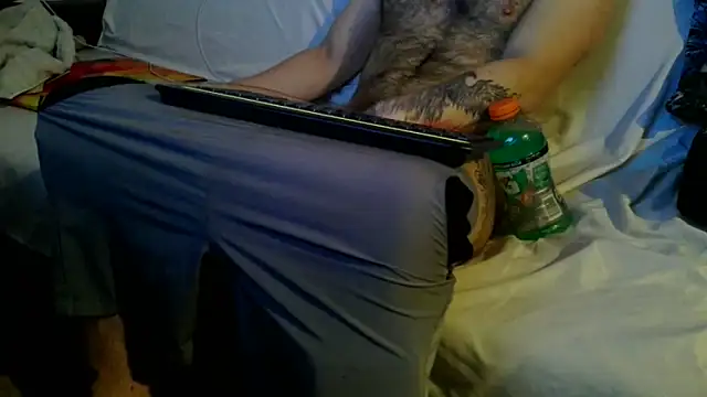 Snapshot of Luv2SuckBWC92 chatting on October 2025 10:43:02 PM Luv2SuckBWC92 online show from October 2025 10:43:02 PM