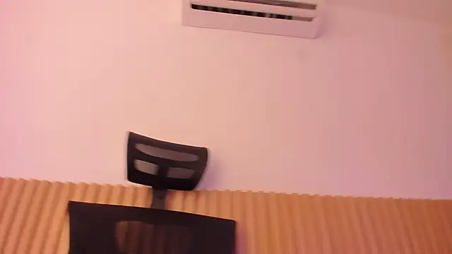 Snapshot of OliviaSweett chatting on September 2025 07:16:01 PM OliviaSweett online show from September 2025 07:16:01 PM