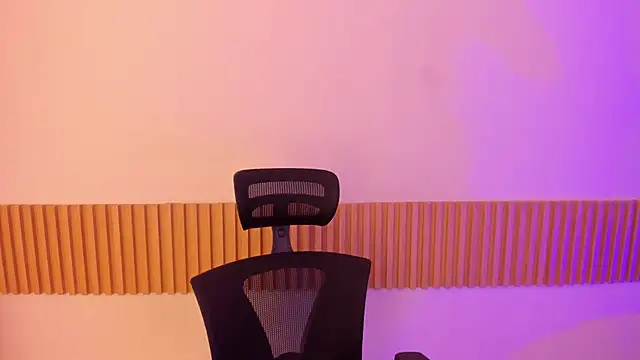 Snapshot of OliviaSweett chatting on October 2025 07:00:01 PM OliviaSweett online show from October 2025 07:00:01 PM