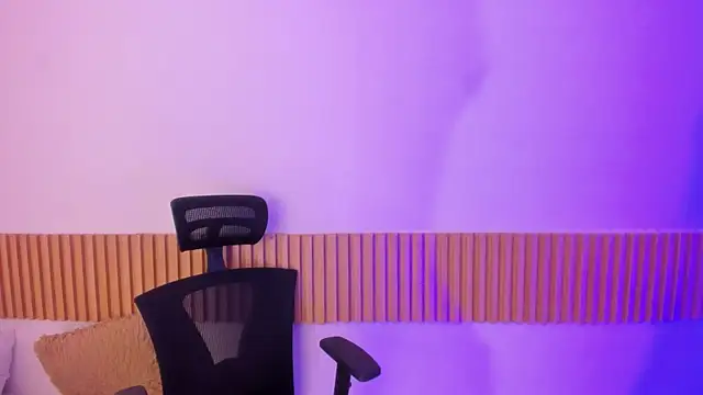 Snapshot of OliviaSweett chatting on October 2025 07:00:01 PM OliviaSweett online show from October 2025 07:00:01 PM