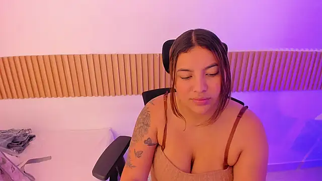 Snapshot of OliviaSweett chatting on October 2025 07:12:02 PM OliviaSweett online show from October 2025 07:12:02 PM