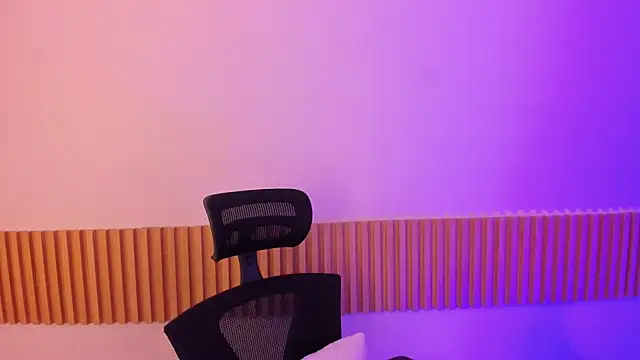 Snapshot of OliviaSweett chatting on October 2025 07:13:01 PM OliviaSweett online show from October 2025 07:13:01 PM