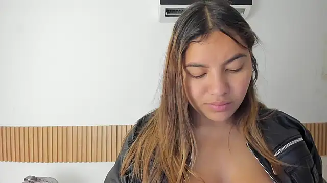 Snapshot of OliviaSweett chatting on October 2025 03:12:02 PM OliviaSweett online show from October 2025 03:12:02 PM