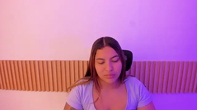 Snapshot of OliviaSweett chatting on October 2025 07:03:01 PM OliviaSweett online show from October 2025 07:03:01 PM