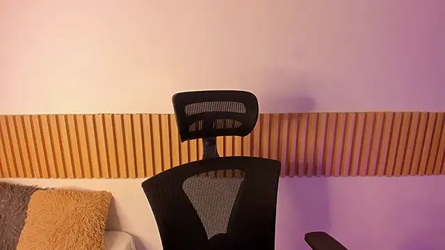 Snapshot of OliviaSweett chatting on October 2025 06:50:02 PM OliviaSweett online show from October 2025 06:50:02 PM