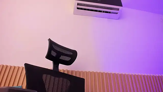 Snapshot of OliviaSweett chatting on October 2025 06:03:02 PM OliviaSweett online show from October 2025 06:03:02 PM