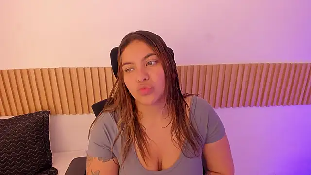 Snapshot of OliviaSweett chatting on October 2025 06:52:02 PM OliviaSweett online show from October 2025 06:52:02 PM