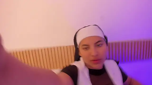 Snapshot of OliviaSweett chatting on October 2025 06:31:01 PM OliviaSweett online show from October 2025 06:31:01 PM