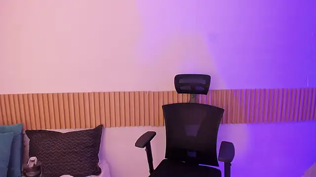 Snapshot of OliviaSweett chatting on November 2025 07:48:02 PM OliviaSweett online show from November 2025 07:48:02 PM