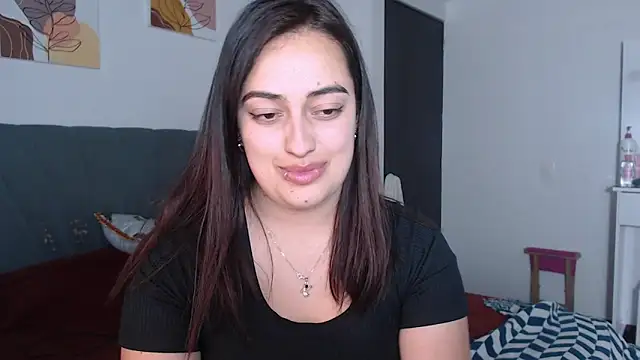 Snapshot of Meggan_n chatting on December 2025 04:21:01 AM Meggan n online show from December 2025 04:21:01 AM