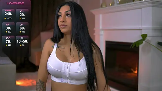 Snapshot of EmaHallee chatting on October 2025 03:28:02 AM EmaHallee online show from October 2025 03:28:02 AM