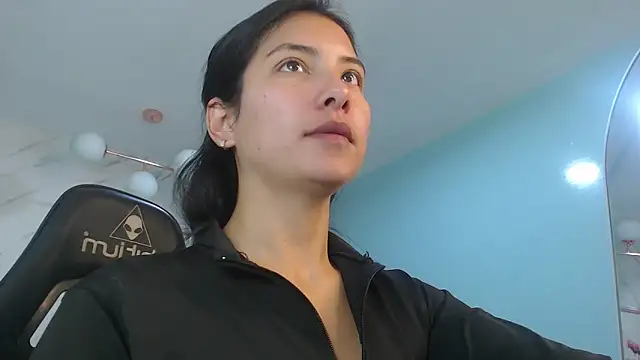 victoria hernandez t  online show from May 2026 01:07:01 PM