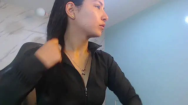 victoria hernandez t  online show from June 2026 01:10:01 PM