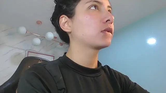 victoria hernandez t  online show from June 2026 01:04:02 PM