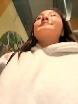 Snapshot of KissMeEva chatting on October 2025 08:12:01 AM KissMeEva online show from October 2025 08:12:01 AM