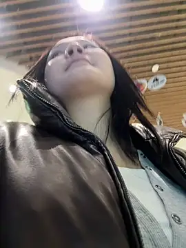 Snapshot of KissMeEva chatting on November 2025 03:03:01 PM KissMeEva online show from November 2025 03:03:01 PM