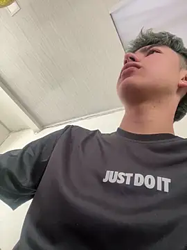 Snapshot of AlexanderCollman chatting on November 2025 06:51:01 PM AlexanderCollman online show from November 2025 06:51:01 PM