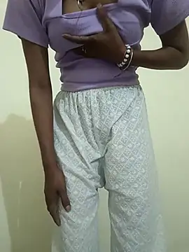 Alia-00 online show from December 2025 04:22:01 AM