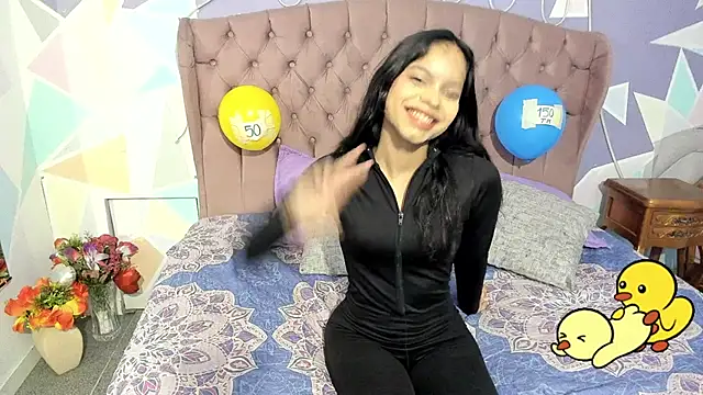 Snapshot of CloeyGraweing chatting on November 2025 06:29:01 PM CloeyGraweing online show from November 2025 06:29:01 PM